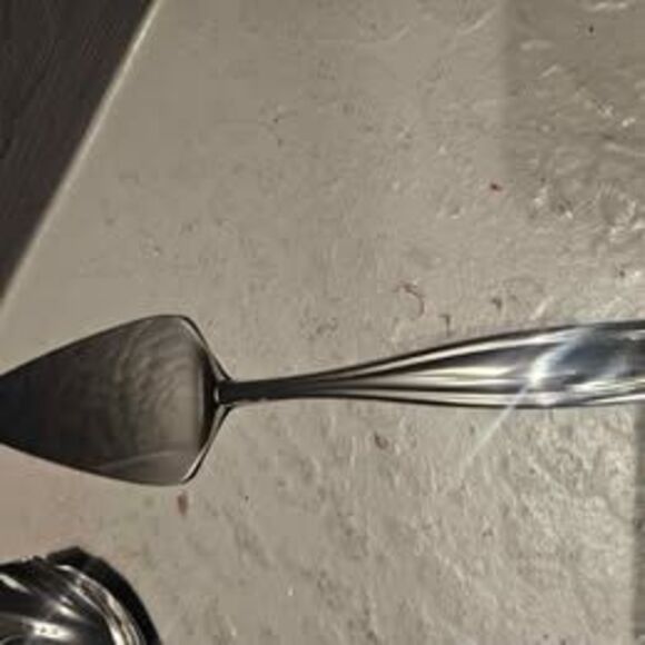 Oneida Alexandria 2 Piece Dessert Set with Original Box - Picture 5 of 6